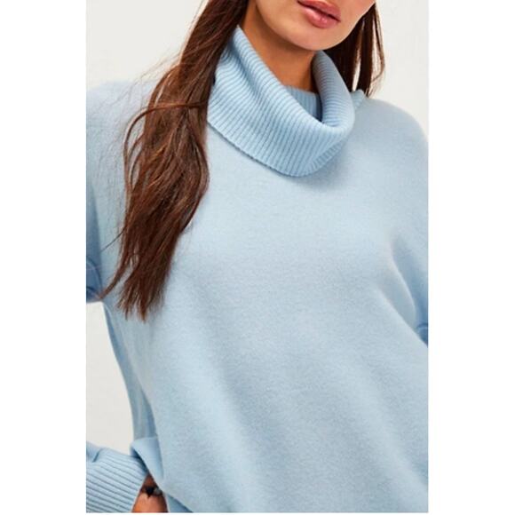 Free People Addie 100% Cashmere Turtleneck Sweater Light Blue Size Small NEW - Picture 2 of 9